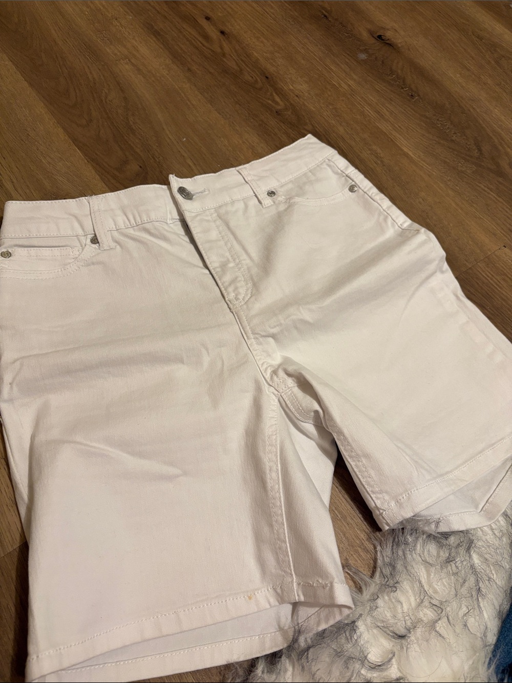 Catos Contour Fit White Shorts